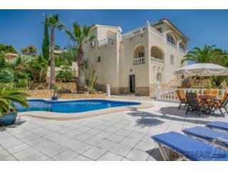 Traditional villa in a quiet urbanisation in Altea This..