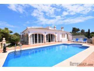 South facing villa on one floor, built in 2000 and is..