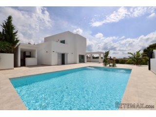 Modern villa for sale in Calpe with views to the Peñon de..