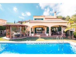 Spacious 4 bedroom villa in Javea