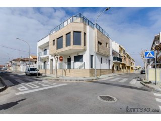 Los apartamentos están ubicados en Torre de la Horadada, a..