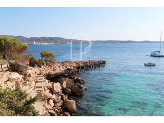 Beautiful apartment of 170 m2 located..