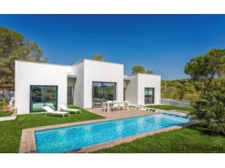 Beautiful villas on the golf resort Las Colinas. This..