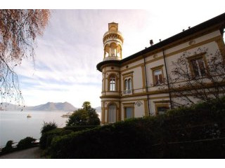Apartment Overlooking The Lake Maggiore..
