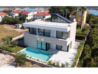 ELEGANTNA VILA BLIZU MORA