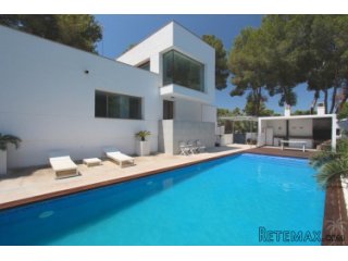 This modern villa with swimming pool and amazing view at..