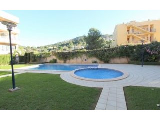 Lovely spacious garden apartment in the..