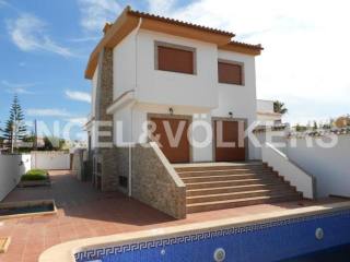 VILLA WITH VIEWS OF THE SALT LAKES