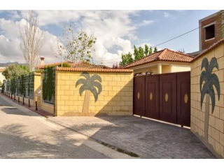 Detached villa with annex on edge of..