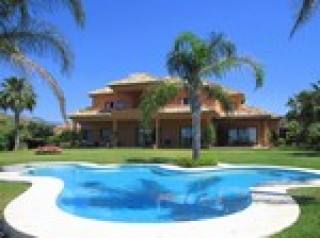 7 Bedrooms - Villa - Malaga - For Sale