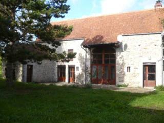 Superb Country House and Outbuilding