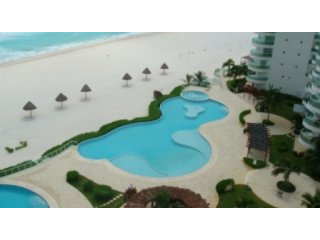 Beach front Apartment for sale in Bay..