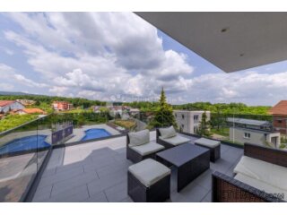ZAGREB, MAKSIMIR, LUKSUZAN STAN 40 M2 S BAZENOM