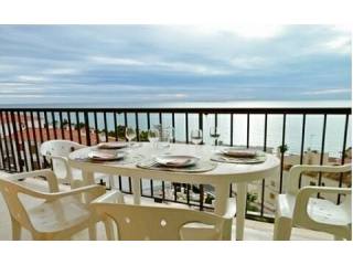 Apartment with sea views and close to..