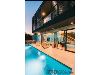 Vodice - luksuzna moderna villa sa bazenom