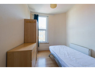 Single with single bed near Turnpike..