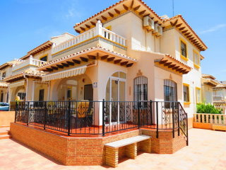 Quad-Style Townhouse In Cabo Roig..