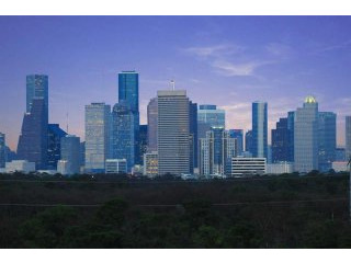 4 bedroom Flat For Sale: 121 N Post Oak..
