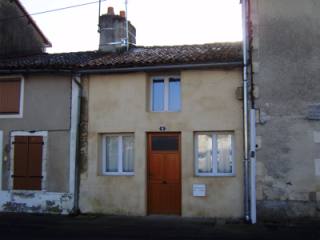 Renovated Townhouse Within Walking..
