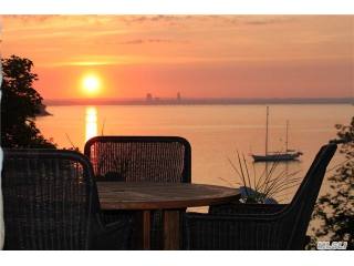 174 15th Ave Sea Cliff, NY 11579