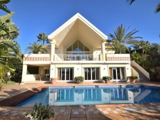 Immaculate 6 Bedroom Villa For Sale..