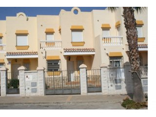 3 bedroom, 2 bathroom Townhouse, (build..