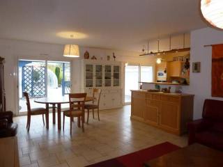 5 bedroom House For Sale: 79000 NIORT