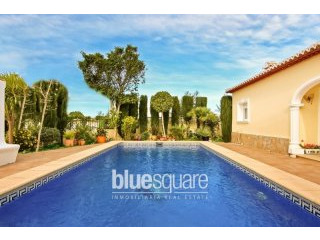 Stunning 4 bedroom villa with open views