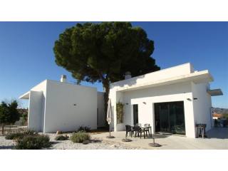 Villa - Stunning 4 bedroom, 2 bathroom..