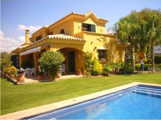 4 Bedrooms - Villa - Malaga - For Sale