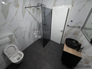 ROGOZNICA- PRIZEMLJE U NOVOGRADNJI 70M OD MORA