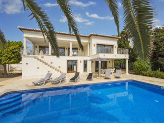 4 Bedrooms - Villa - Alicante - For Sale