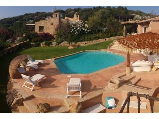 EXCLUSIVE VILLA BY THE SEA