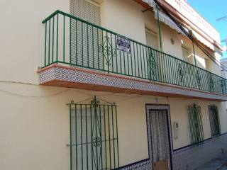 3 Bedroom Townhouse with Large Roof..