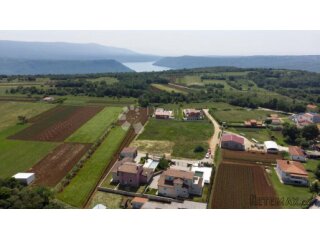 ZEMLJIŠTE NA MIRNOJ LOKACIJI