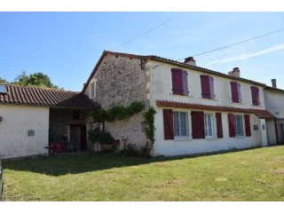Well Proportioned 4 Bedroom Country..