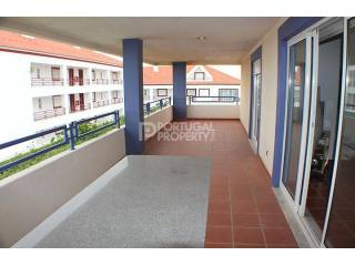 Spacious central top floor apartment..