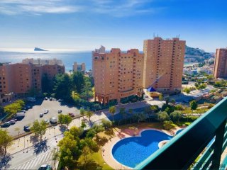 Este piso se encuentra en la Playa de Poniente, en la..