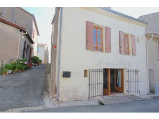 Charming, fully-renovated townhouse..