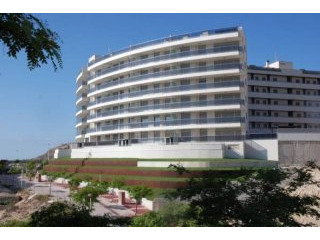 3 Bedroom 2 Bathroom Apartment In..