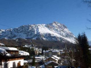 CORTINA D'AMPEZZO, A SPLENDID CHALET