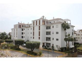 2 Bed Apartment for sale in Calahonda
