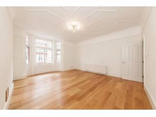 3 Bedrooms - Apartment - London - For..