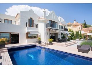4 Bedrooms - Villa - Malaga - For Sale
