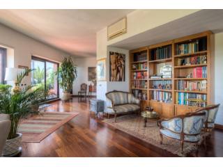 4 Bedrooms - Attic - For Sale
