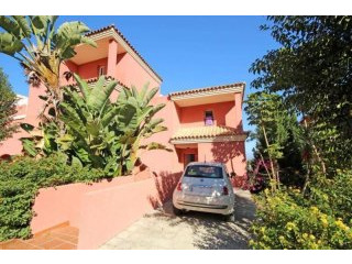 3 bedroom town house for sale