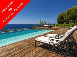 Bright And Modern Frontline Villa In..