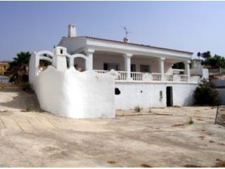 Villa for sale in El Rosario, Marbella..