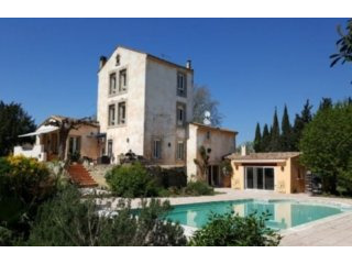 Villa on 1.6 Hectares with Pool
