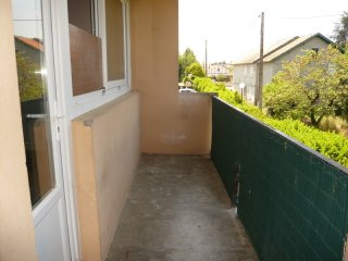 APS2987 One bed second floor apartment..